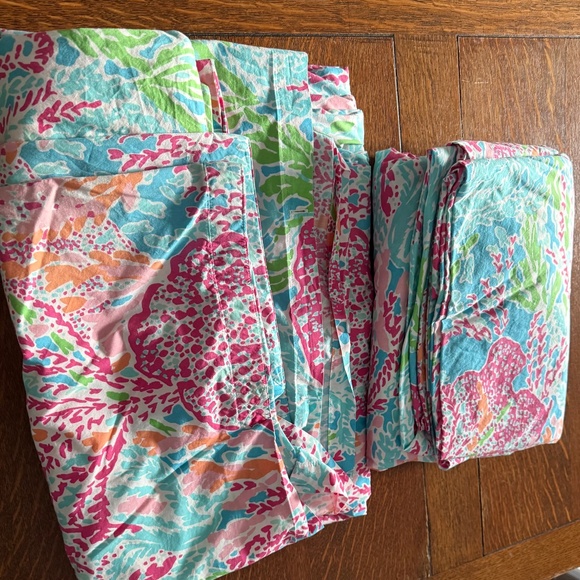 2 Lilly Pulitzer duvet covers - Picture 3 of 3
